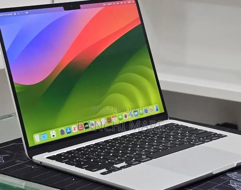New Laptop Apple MacBook Air 2022 M2 16GB Apple M2 SSD 512GB