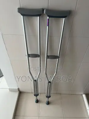 Underarm Crutches玄卌 (Axillary Crutches)弔燄for Foot and Knee Surgeries