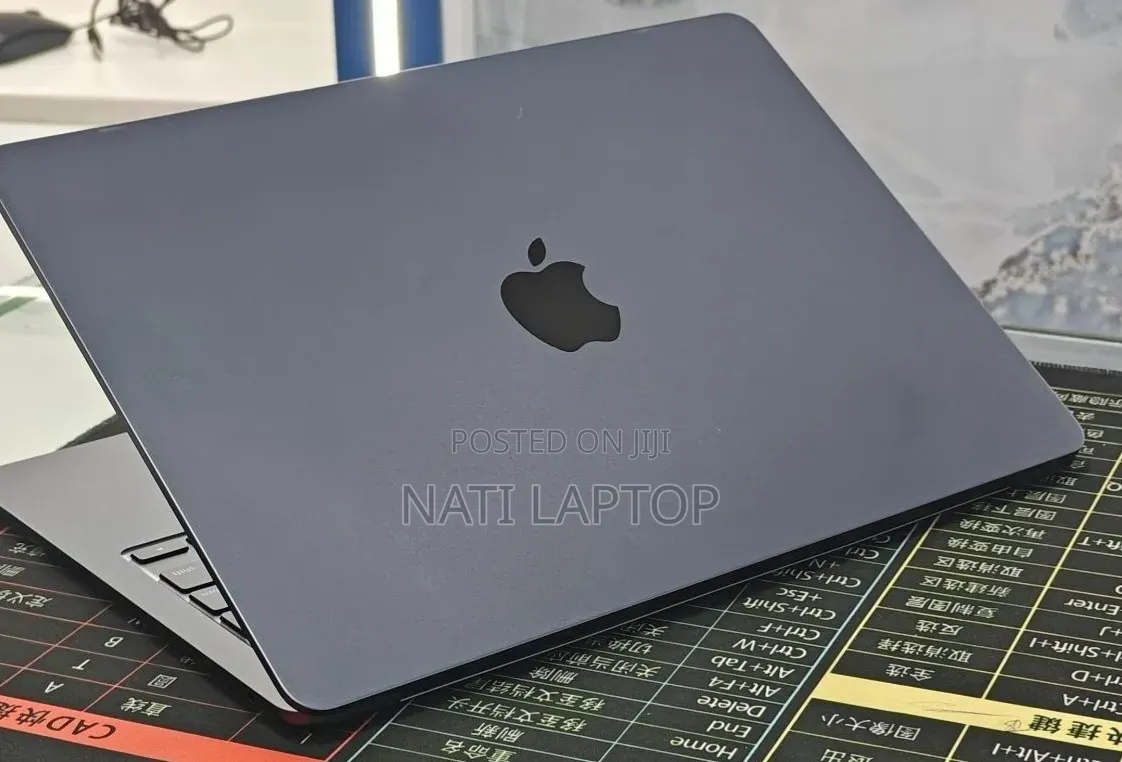 New Laptop Apple MacBook Air 2022 M2 8GB Apple M2 SSD 512GB