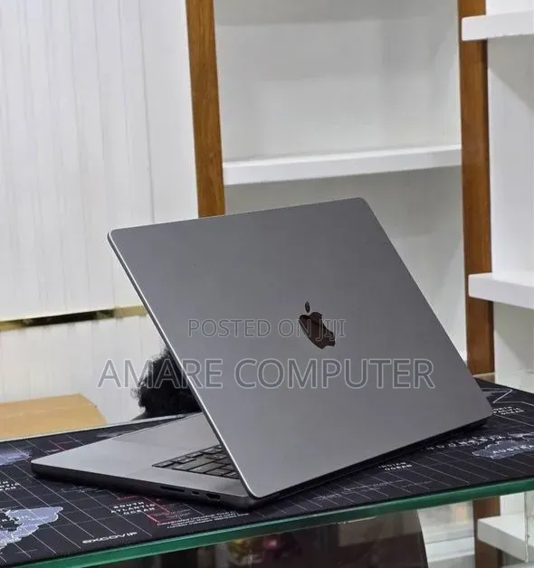 New Laptop Apple MacBook Pro 2021 M1 32GB Apple M1 Pro SSD 512GB