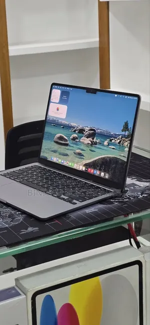 New Laptop Apple MacBook Air 2022 M2 16GB Apple M2 SSD 256GB