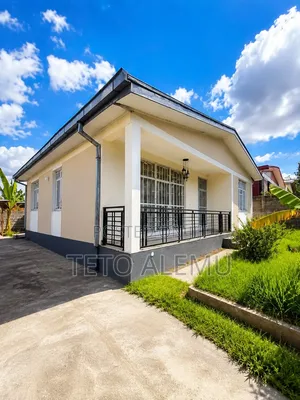 6bdrm Villa in 🏡 በአስቸኳይ የሚሸጥ የድሮ ቪላ, Bole for sale