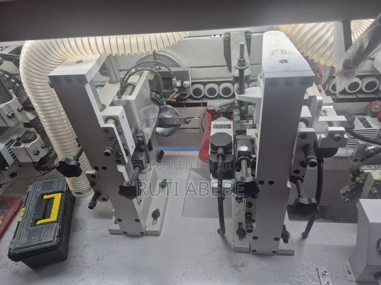 ጠርዝ መለጠፊያ Edge Bender