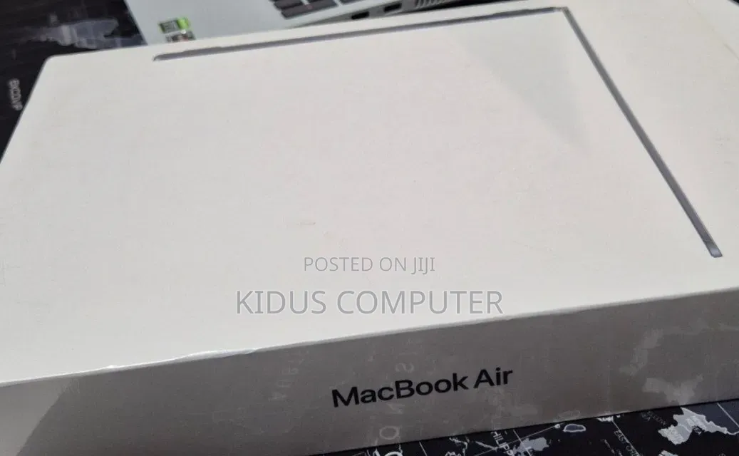 New Laptop Apple MacBook Air 2023 M2 8GB Apple M2 SSD 256GB