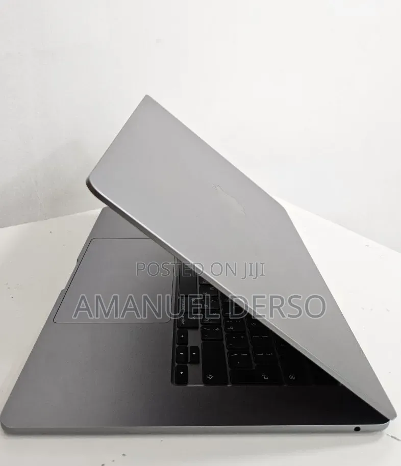 New Laptop Apple MacBook Pro 2023 M3 8GB Apple M3 Pro SSD 512GB
