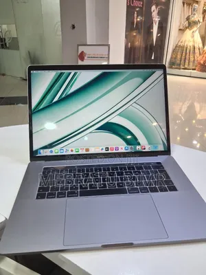 New Laptop Apple MacBook Pro 2017 16GB Intel Core i7 SSD 512GB
