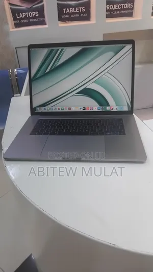 New Laptop Apple MacBook Pro 2017 16GB Intel Core i7 SSD 512GB