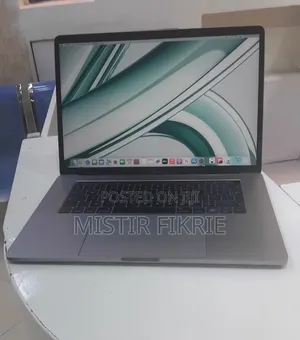 New Laptop Apple MacBook Pro 2017 16GB Intel SSD 512GB