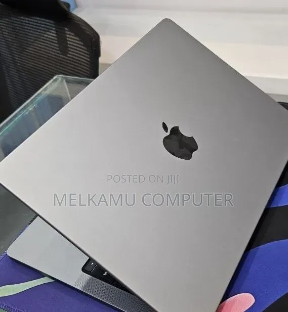 New Laptop Apple MacBook Pro 2023 M3 8GB Apple M3 SSD 512GB