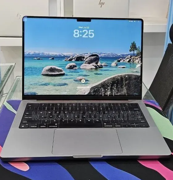 New Laptop Apple MacBook Pro 2023 M3 8GB Apple M3 SSD 512GB