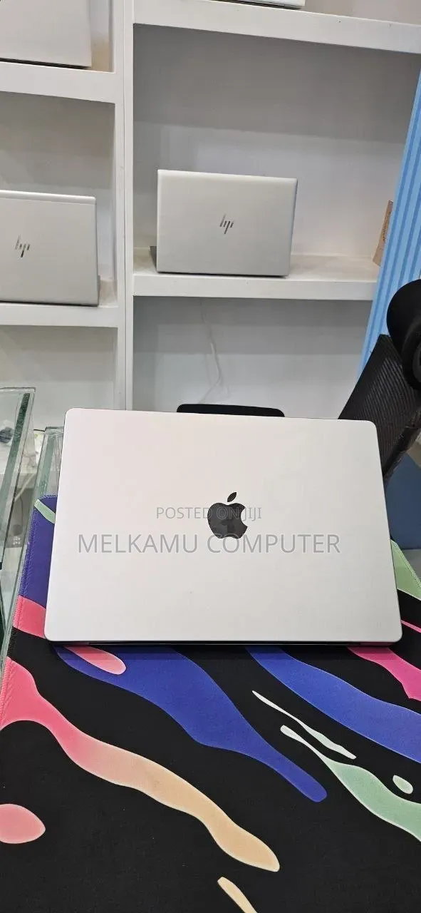 New Laptop Apple MacBook Pro 2023 M3 8GB Apple M3 SSD 512GB