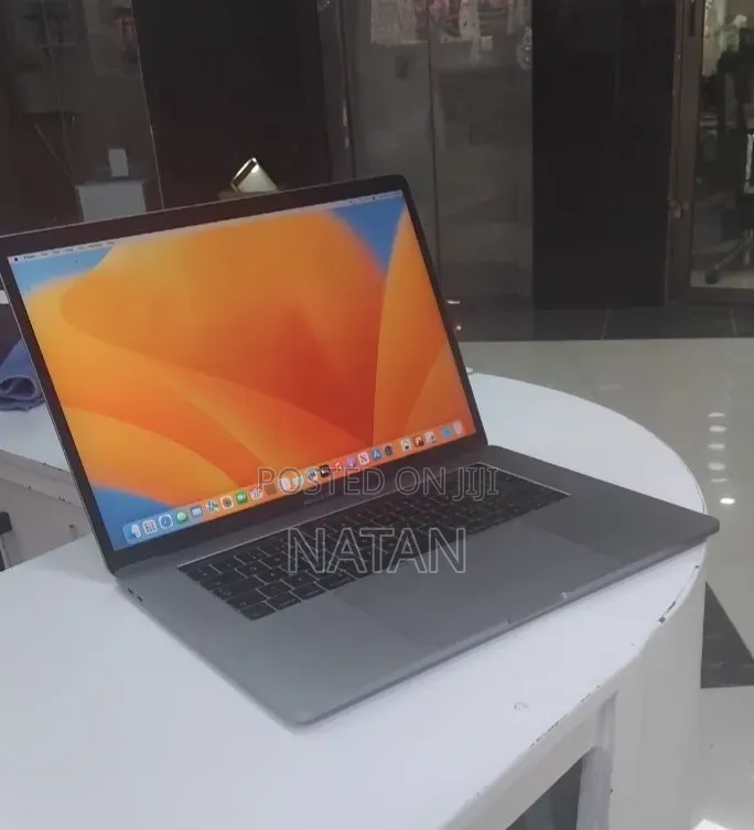 New Laptop Apple MacBook Pro 2017 16GB Intel Core i7 SSD 512GB