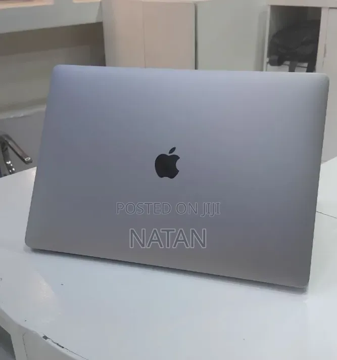 New Laptop Apple MacBook Pro 2017 16GB Intel Core i7 SSD 512GB