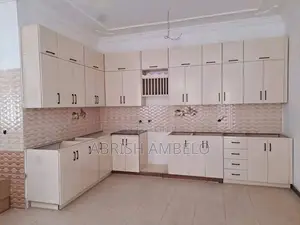 በ ካሬ Kitchen Cabinets