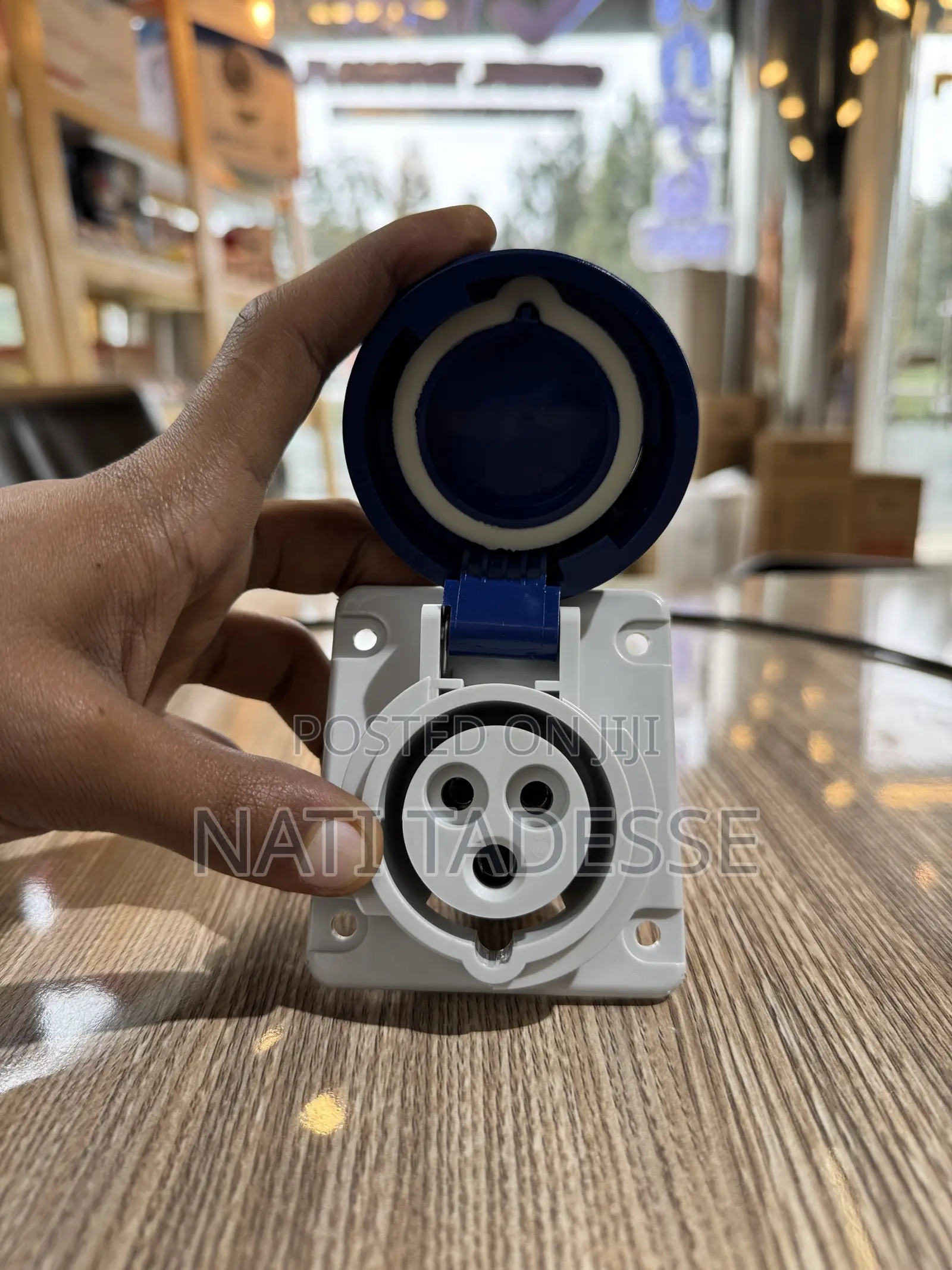 3*16A Mounted Industrial Socket