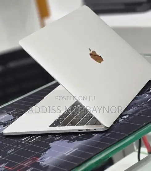 New Laptop Apple MacBook Pro 2019 16GB Intel Core i7 SSD 256GB