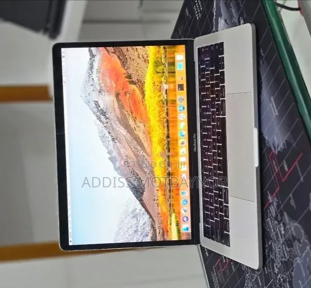 New Laptop Apple MacBook Pro 2019 16GB Intel Core i7 SSD 256GB
