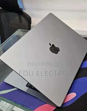 New Laptop Apple MacBook Pro 2024 M3 8GB Apple M3 Pro SSD 512GB