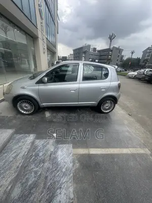 Toyota Vitz 2001 Silver