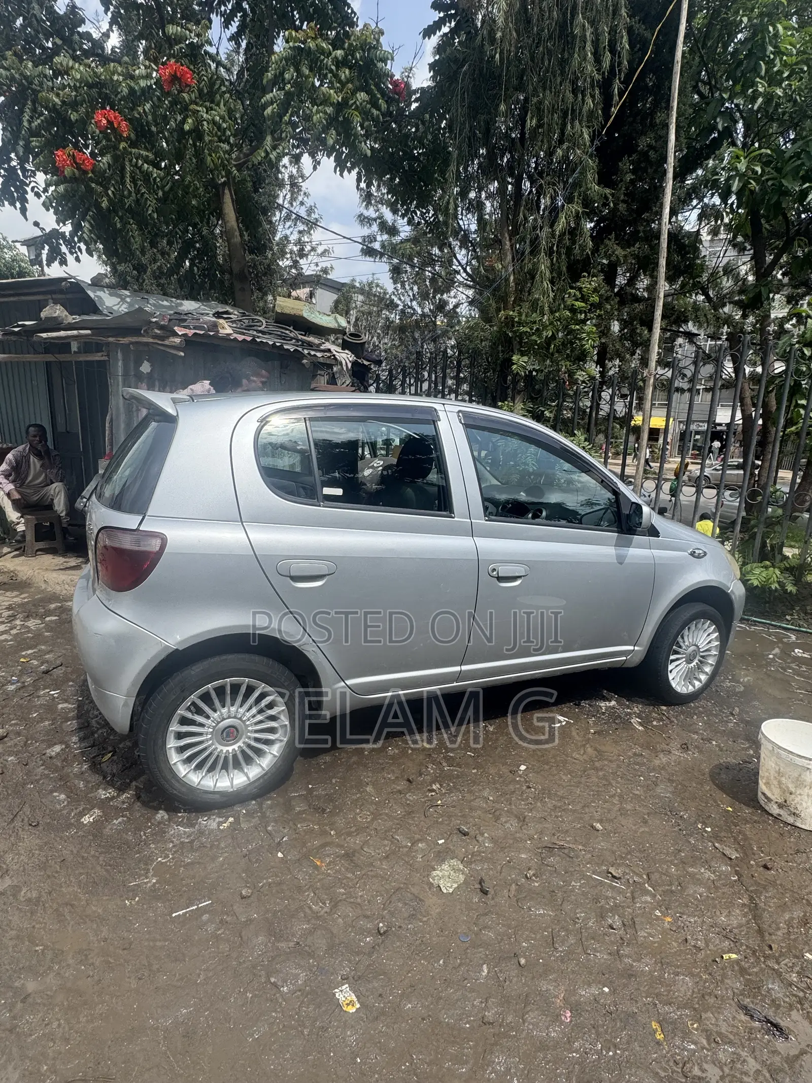 Toyota Vitz 2001 Silver