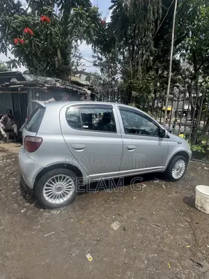 Toyota Vitz 2001 Silver
