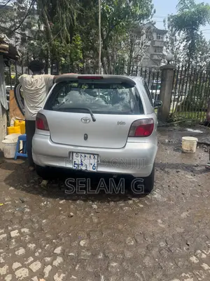 Toyota Vitz 2001 Silver