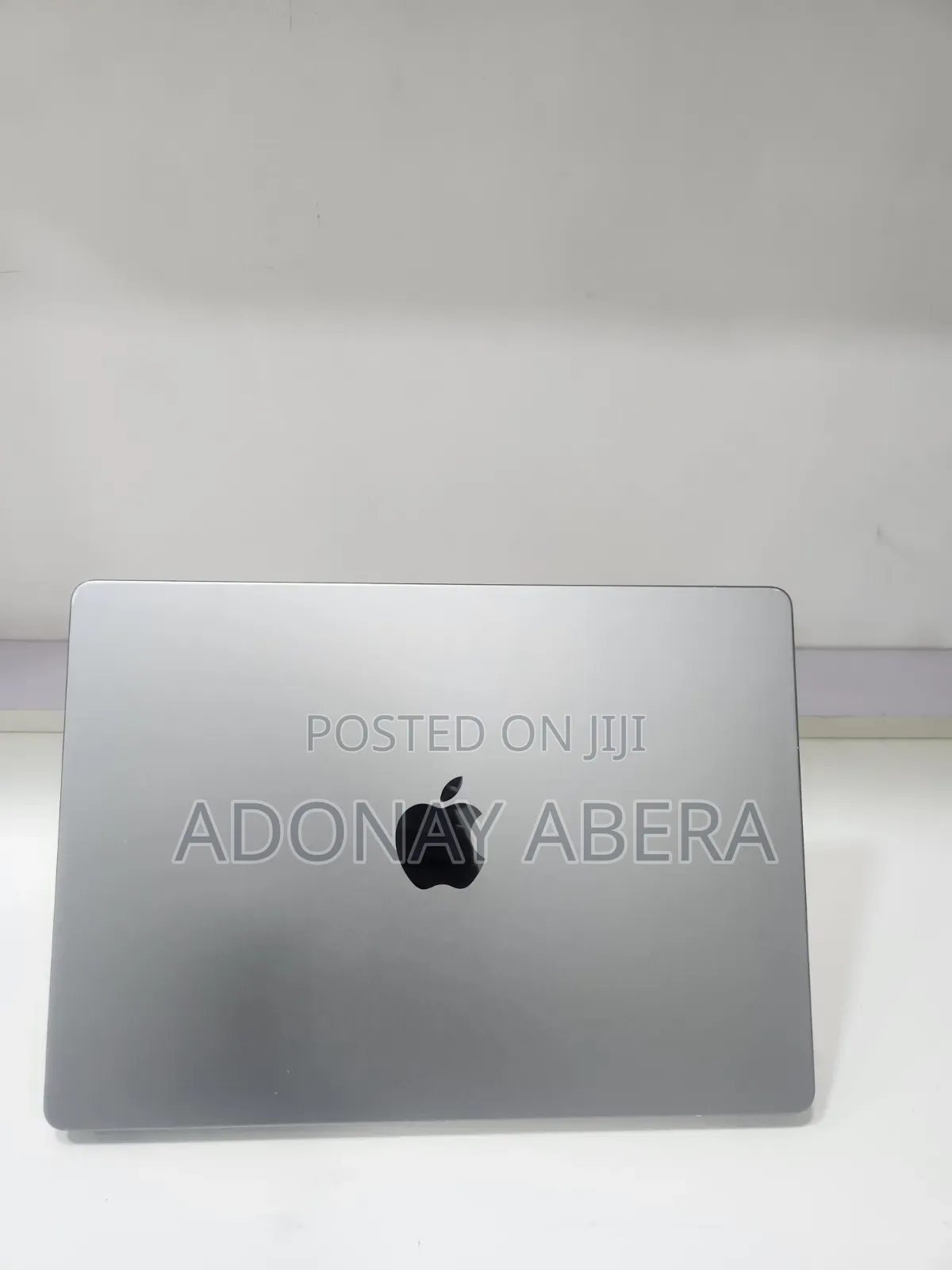New Laptop Apple MacBook Pro 2023 M3 8GB Apple M3 SSD 512GB