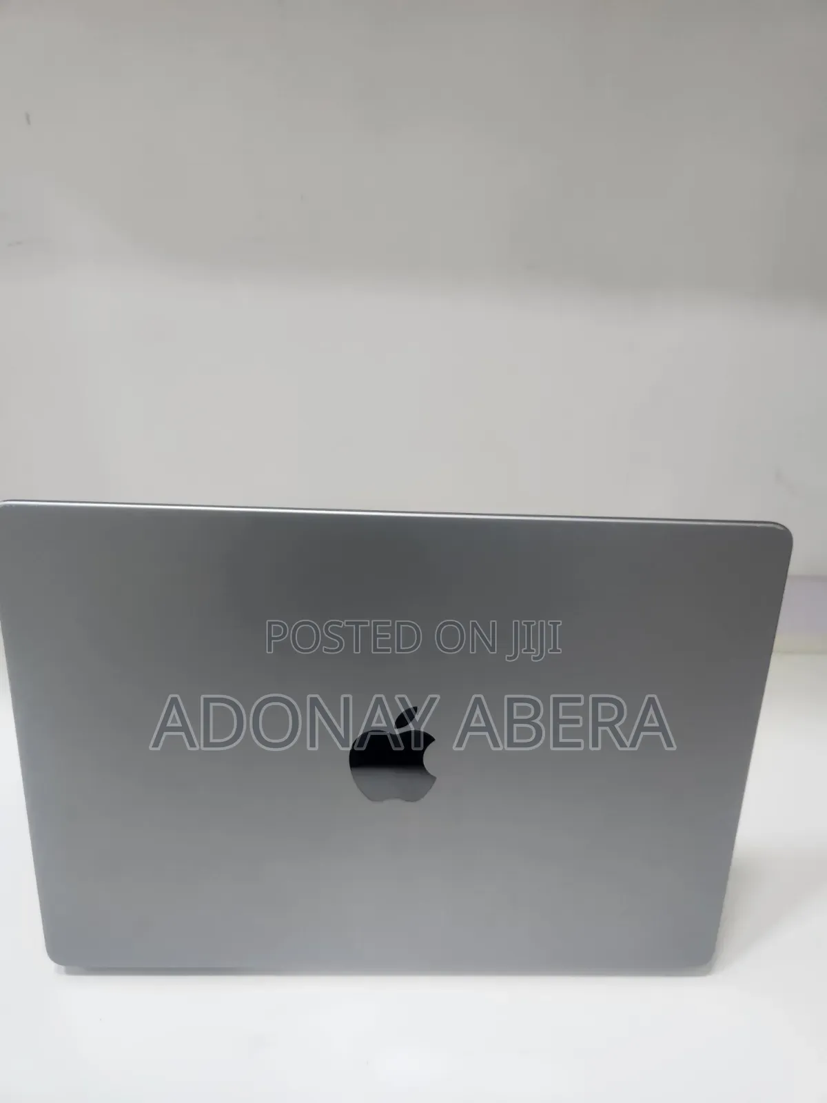 New Laptop Apple MacBook Pro 2023 M3 8GB Apple M3 SSD 512GB