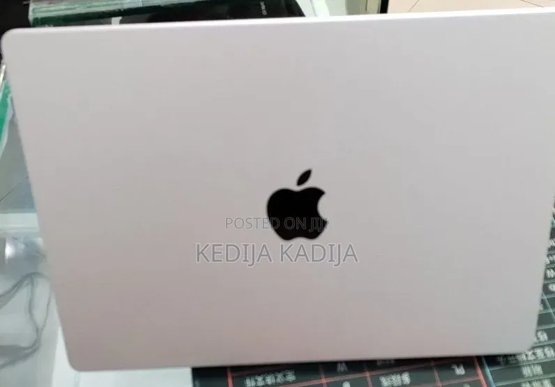 New Laptop Apple MacBook Pro 16GB Apple M5 SSD 512GB