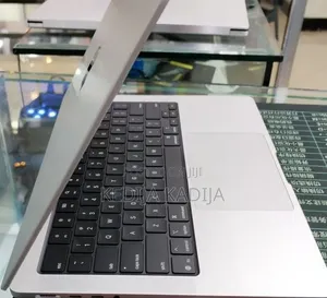 New Laptop Apple MacBook Pro 16GB Apple M5 SSD 512GB