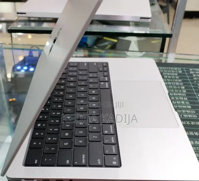 New Laptop Apple MacBook Pro 16GB Apple M5 SSD 512GB