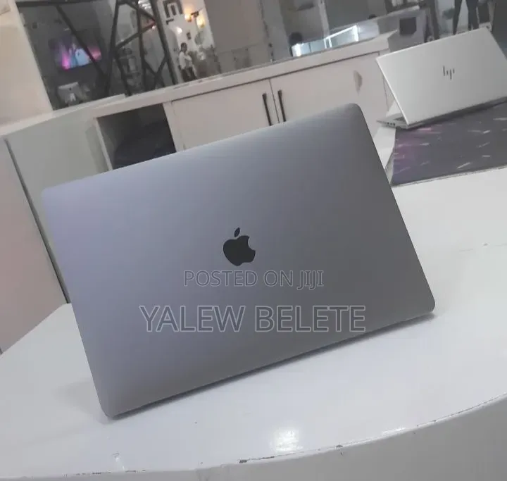 New Laptop Apple MacBook Pro 2017 16GB Intel Core i7 SSD 512GB