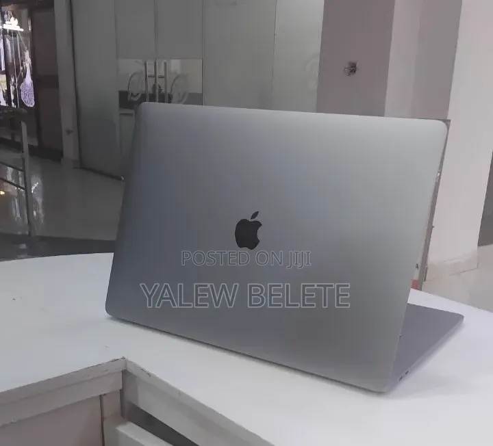 New Laptop Apple MacBook Pro 2017 16GB Intel Core i7 SSD 512GB