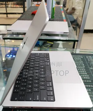 New Laptop Apple MacBook Pro 2025 M5 16GB Apple M5 Pro SSD 512GB