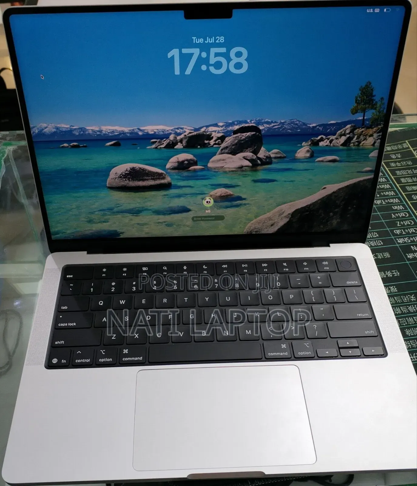 New Laptop Apple MacBook Pro 2025 M5 16GB Apple M5 Pro SSD 512GB