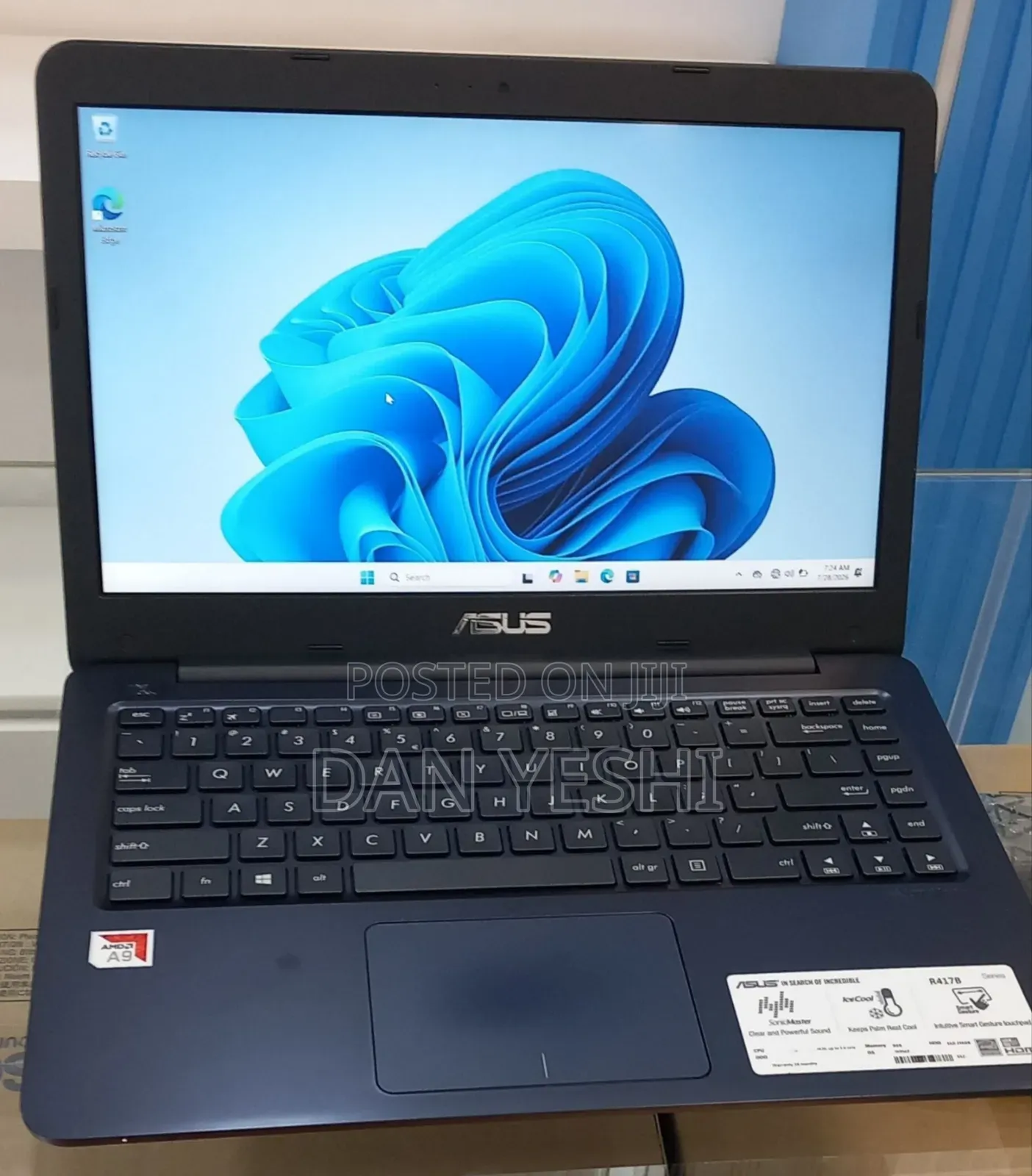 New Laptop Asus 8GB AMD A8 SSD 256GB