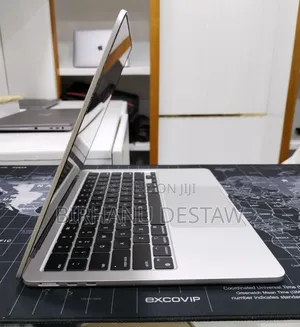 New Laptop Apple MacBook Air 2022 M2 8GB Apple M2 SSD 256GB