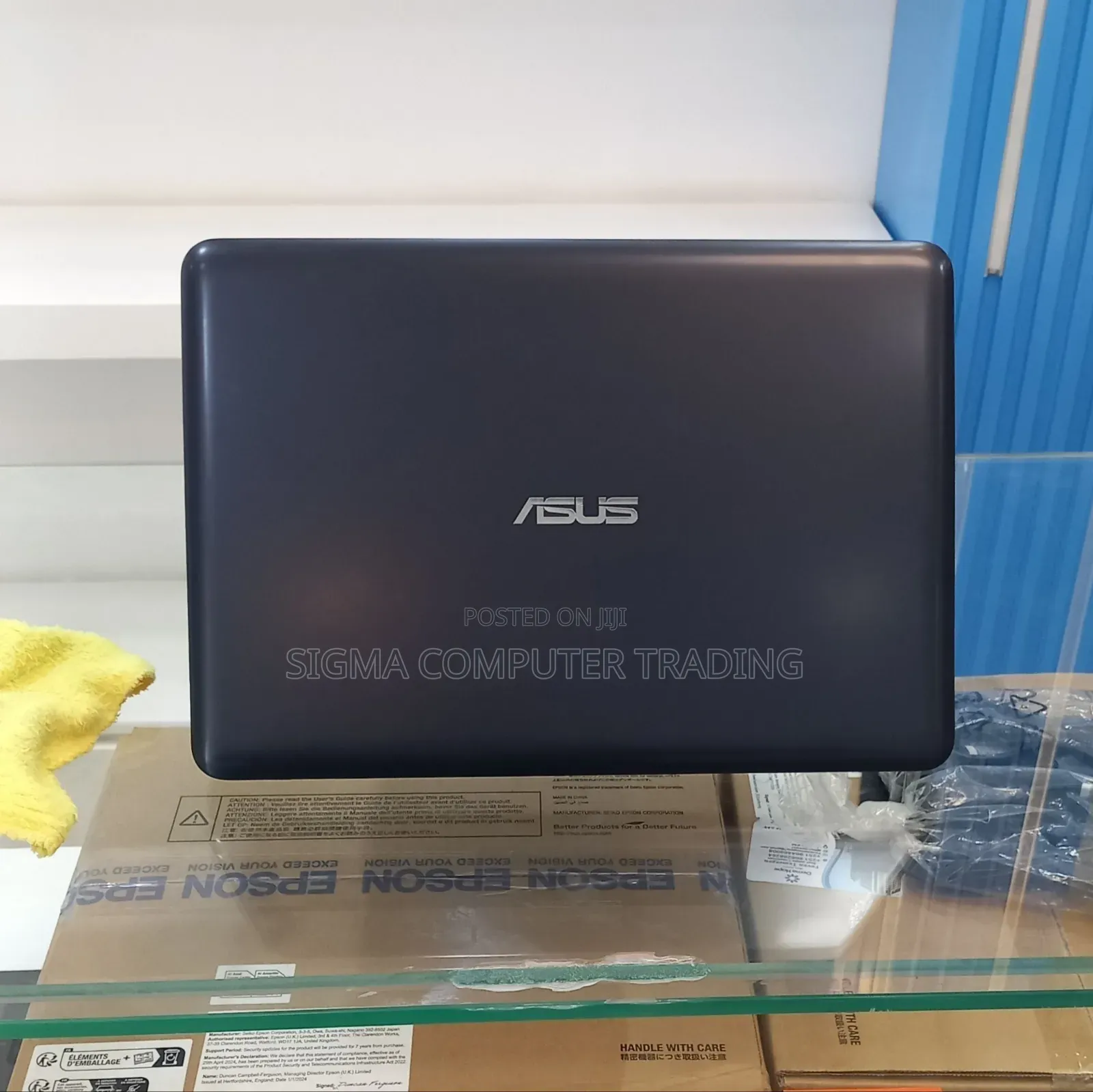 New Laptop Asus Vivobook 14 8GB AMD A8 SSD 256GB