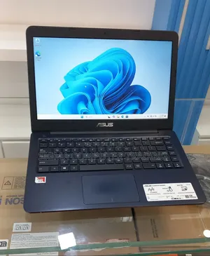 New Laptop Asus Vivobook 14 8GB AMD A8 SSD 256GB