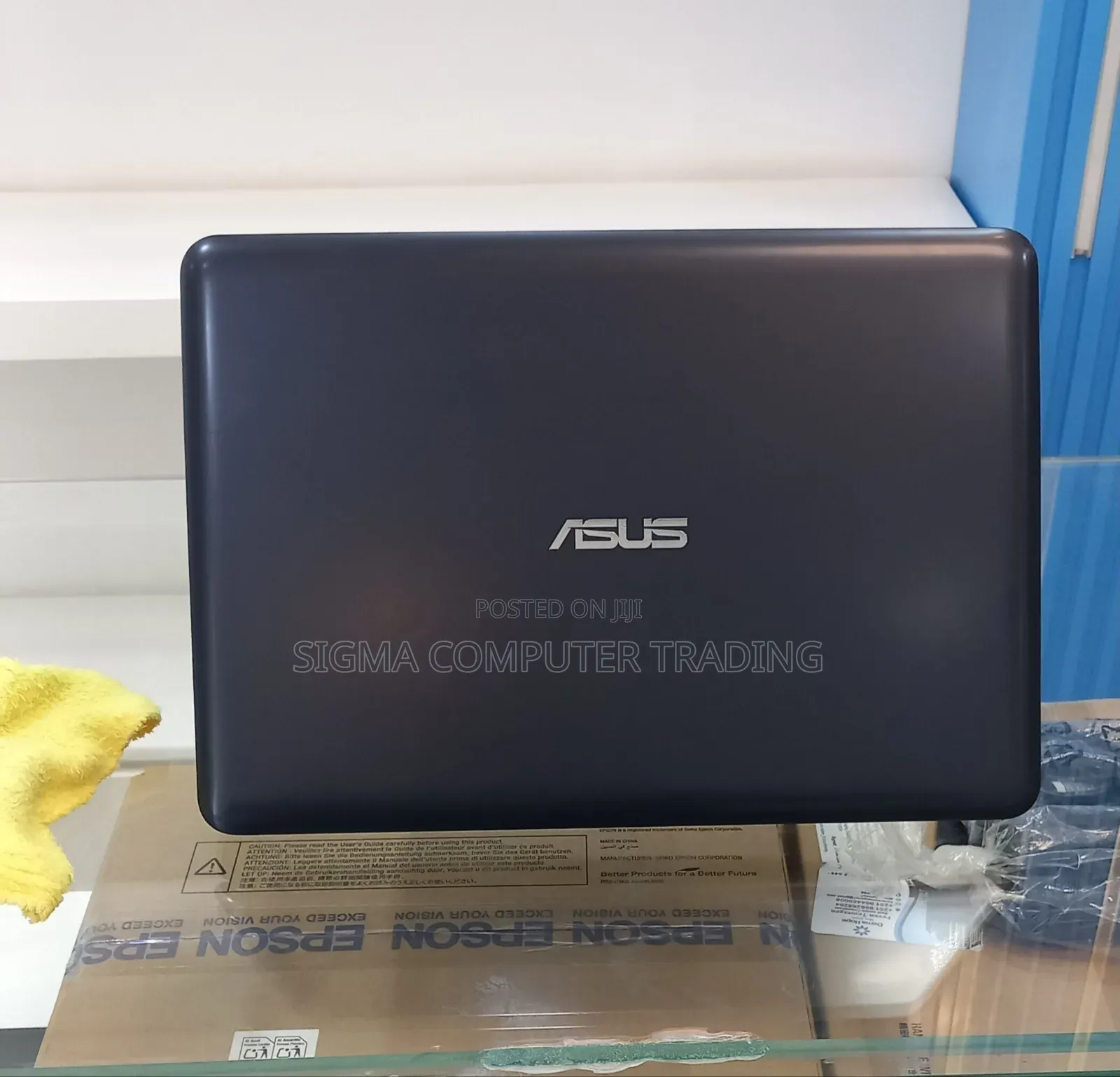 New Laptop Asus Vivobook 14 8GB AMD A8 SSD 256GB
