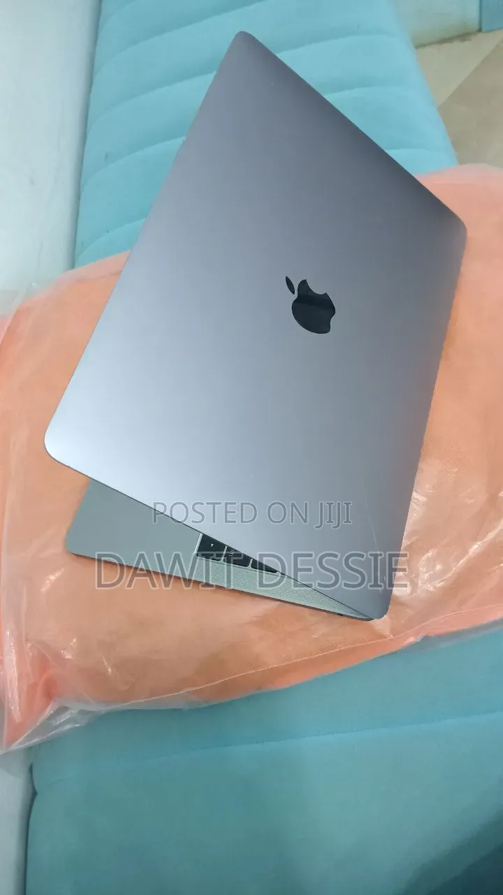 New Laptop Apple MacBook Pro 2017 8GB Intel Core i5 SSD 128GB