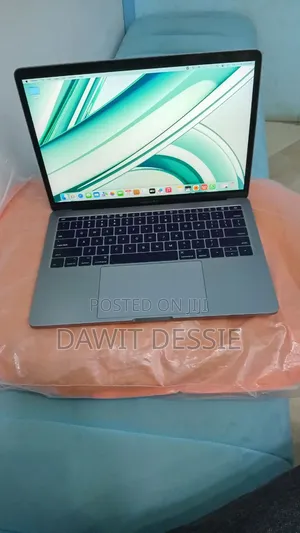 New Laptop Apple MacBook Pro 2017 8GB Intel Core i5 SSD 128GB