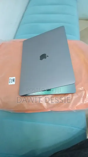 New Laptop Apple MacBook Pro 2017 8GB Intel Core i5 SSD 128GB