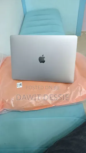 New Laptop Apple MacBook Pro 2017 8GB Intel Core i5 SSD 128GB