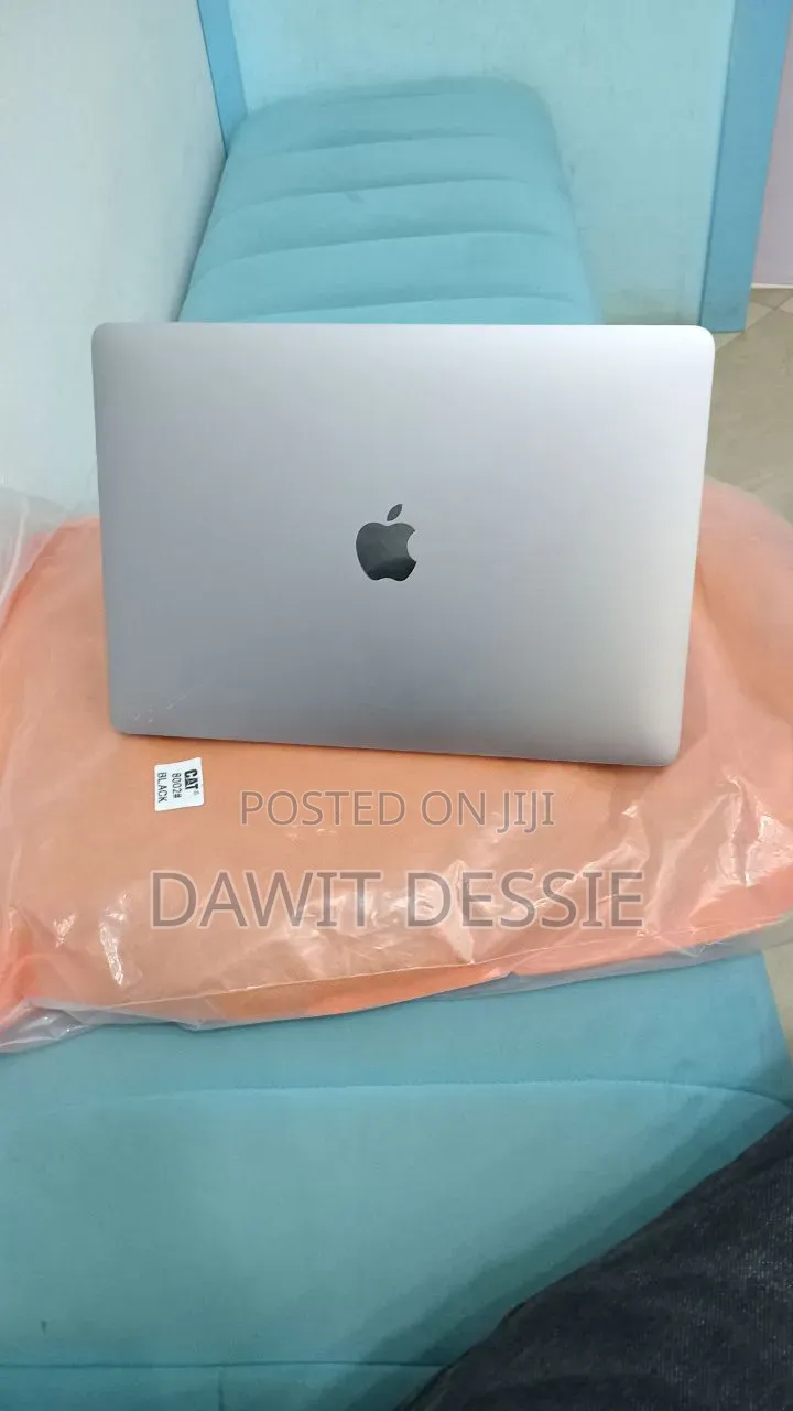 New Laptop Apple MacBook Pro 2017 8GB Intel Core i5 SSD 128GB