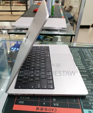 New Laptop Apple MacBook Pro 16GB Apple M5 Pro SSD 512GB