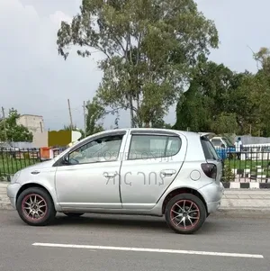 Toyota Vitz 2001 Silver
