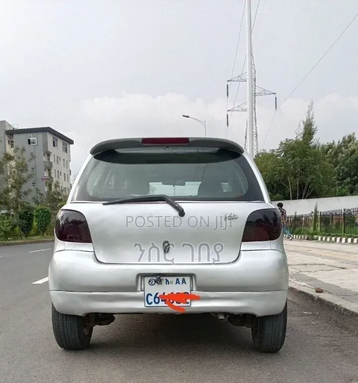 Toyota Vitz 2001 Silver