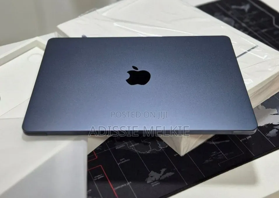 New Laptop Apple MacBook Air 2022 M2 8GB Apple M2 SSD 256GB