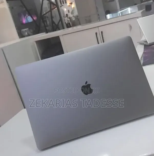 New Laptop Apple MacBook Pro 2017 16GB Intel Core i7 SSD 512GB